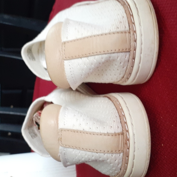 UGG SHOES - Picture 6 of 9